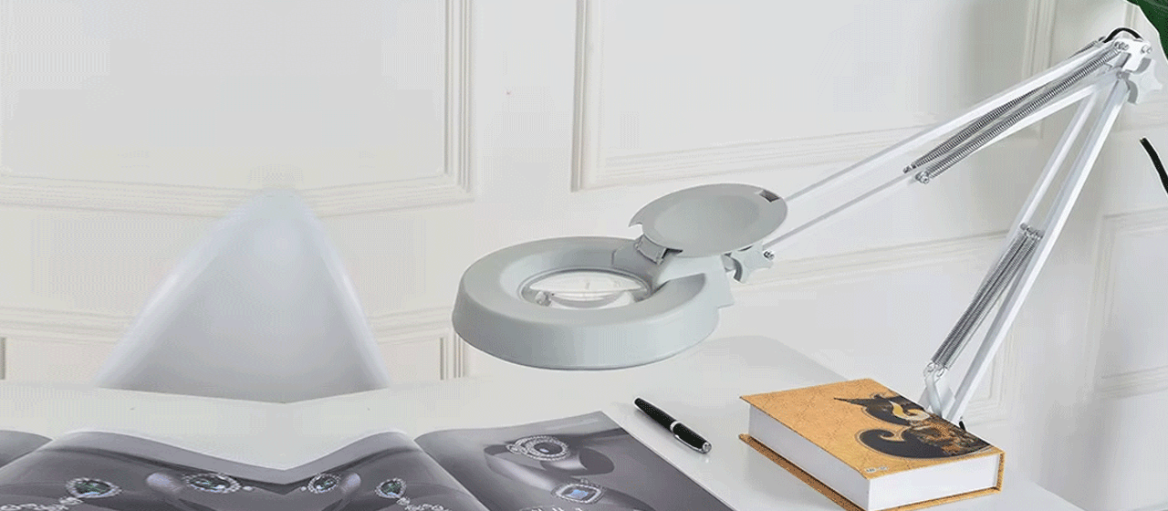 Masa Bağlantılı Akrobat Büyüteç